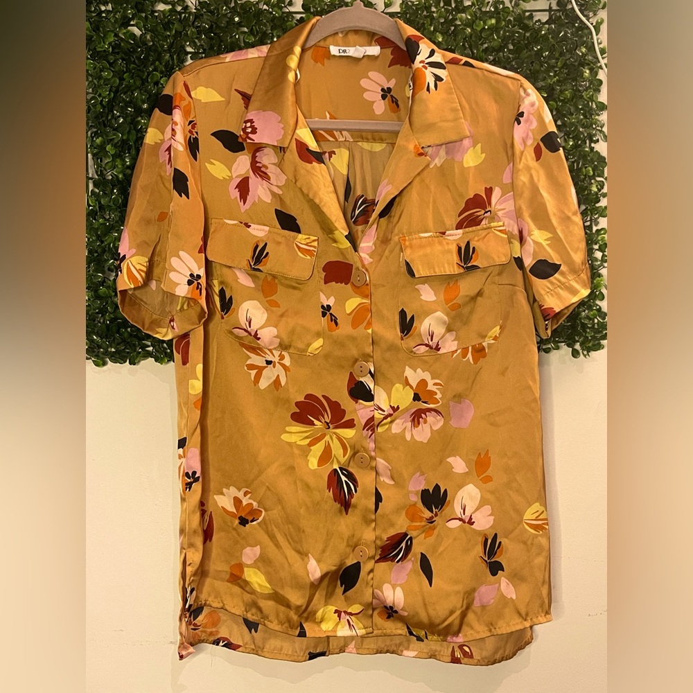 Dr2 floral short sleeve blouse size M